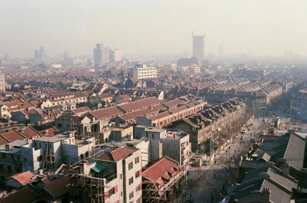 八十年代的上海老照片,踩在东海沿岸闪耀着无与伦比的繁荣骄傲