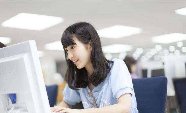 “我读大学花了20多万,毕业后却成为前台,每个月只有2800元!”