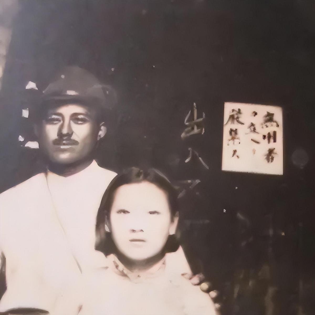 变态的纳粹德国,*光脱**犹太人女人衣服,集体*杀屠**!