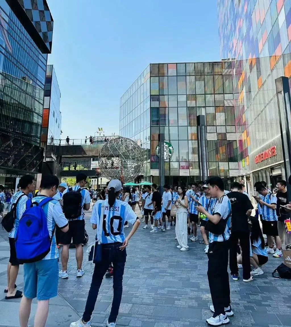 梅西的私人飞机豪华吗,梅西的私人飞机在比利时的报道