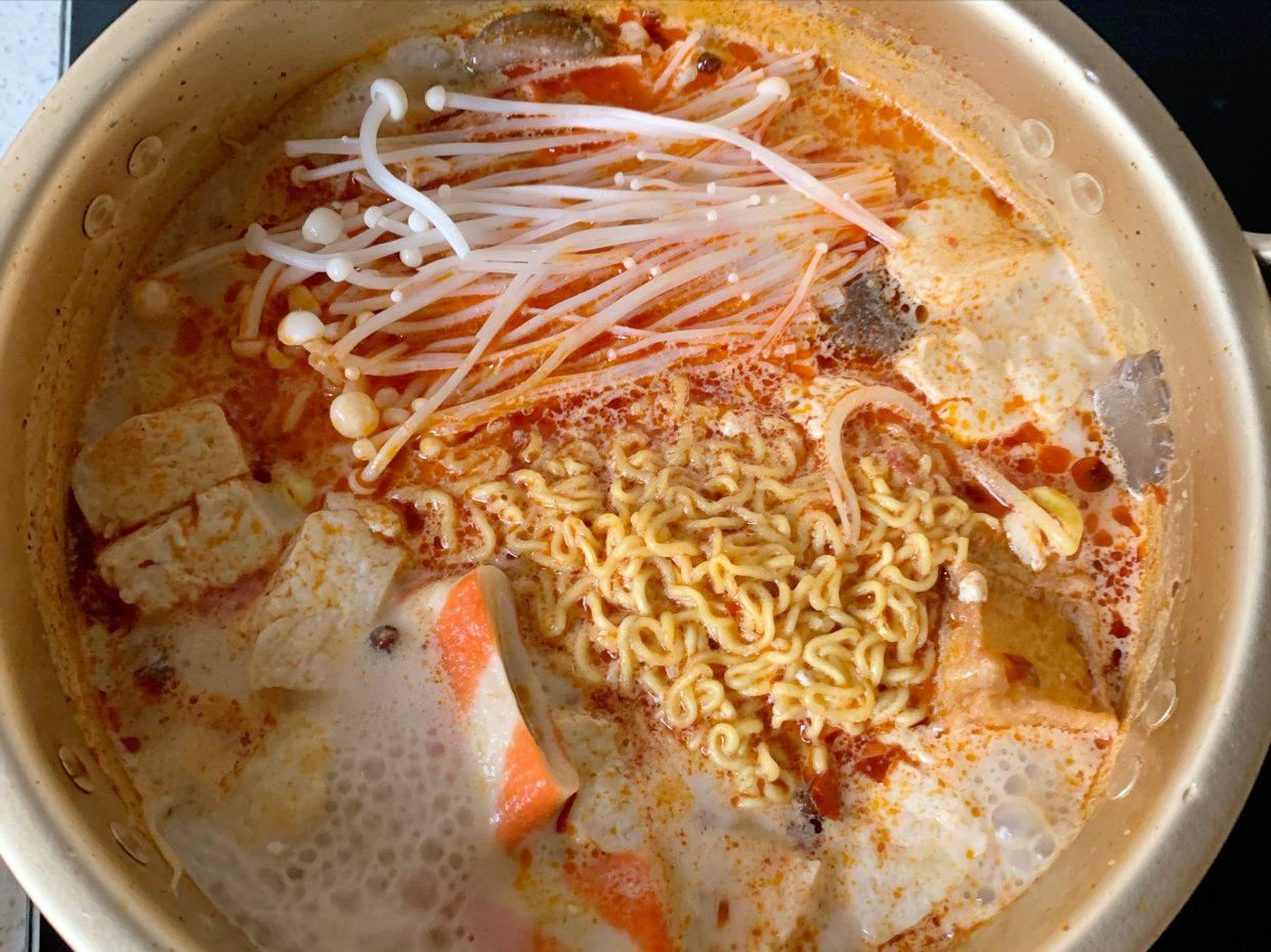 白水煮泡面怎么做,用开水泡面的神仙吃法