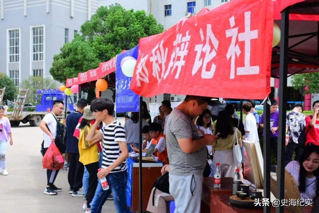 高校军训女生跳舞引争议当事人,高校女生跳舞被批判