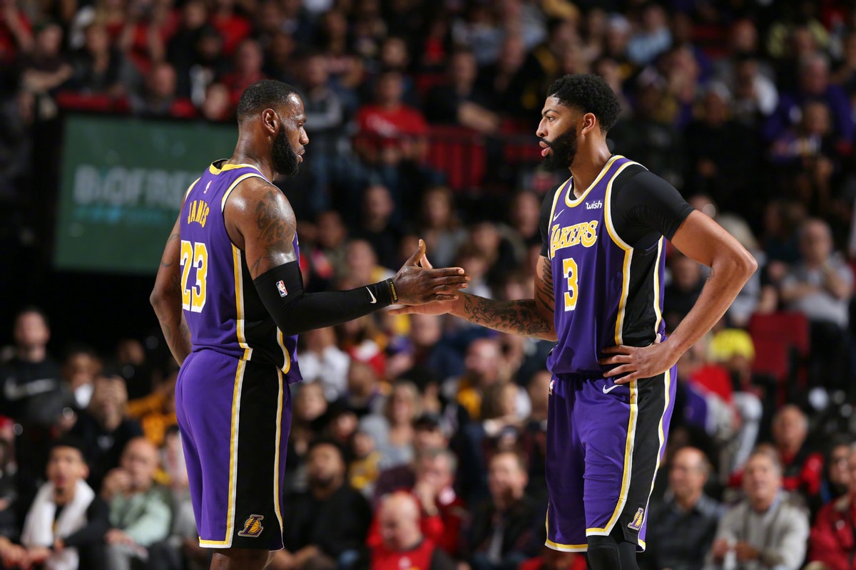 谁的队友更好？盘点詹姆斯、库里生涯最佳队友阵容，杜兰特上榜