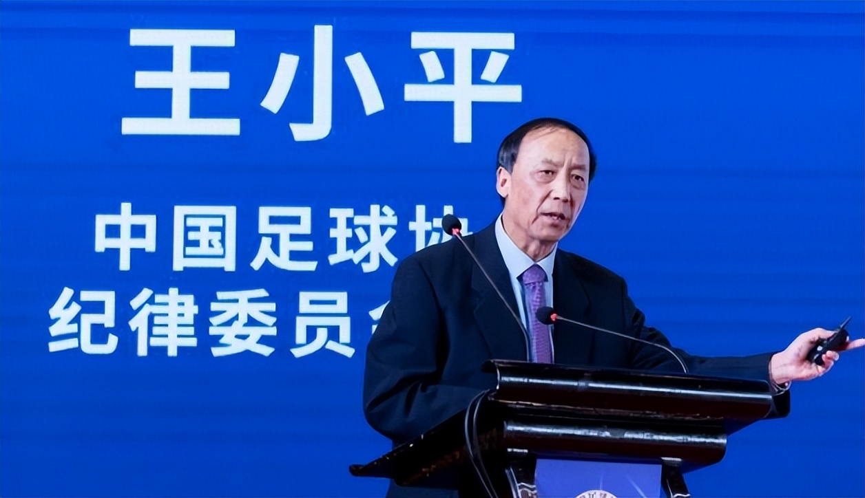 跑不掉！中国足坛扫黑再起波澜，曝国际级裁判被拷走，身份引热议