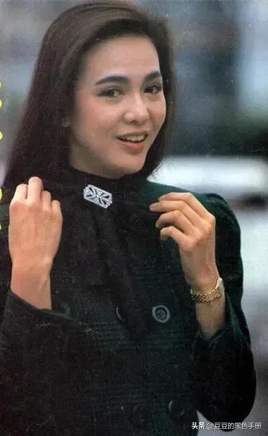 人到中年仍然风韵犹存的两位女星,人老珠黄的18位女星