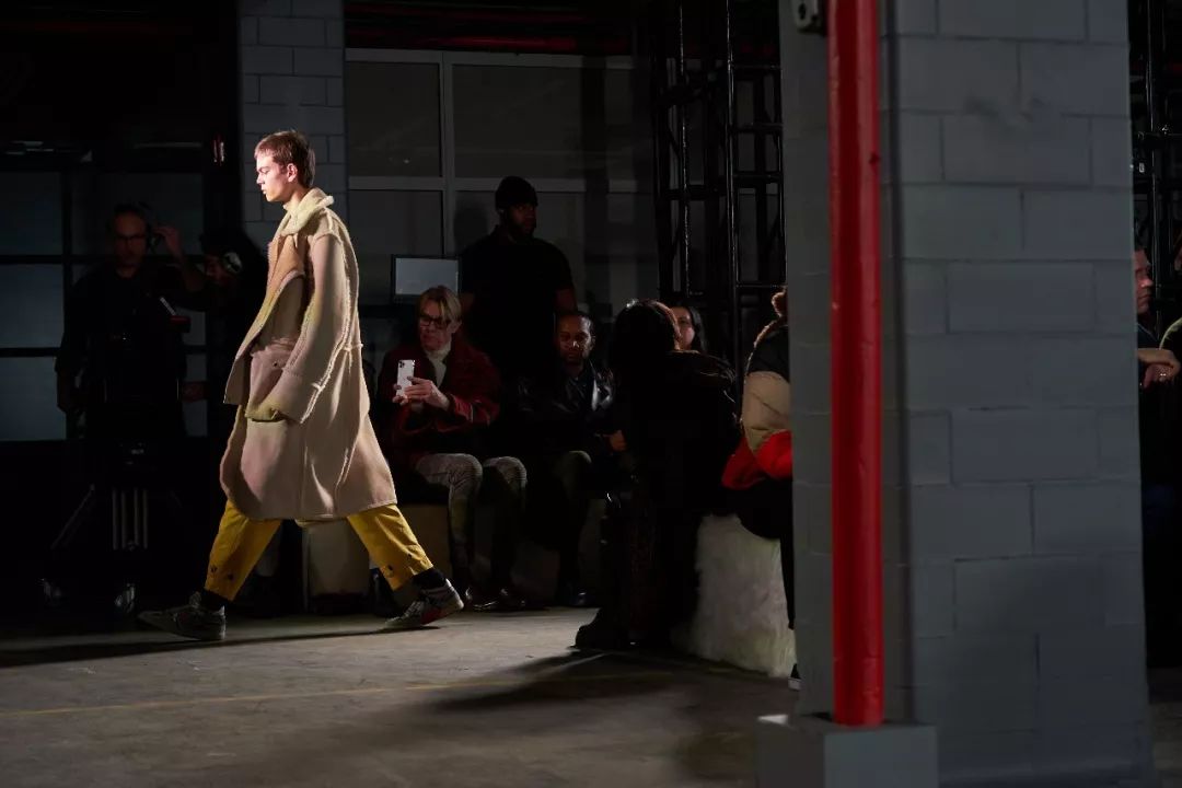 Coach用三条线索，带你穿越回纽约的八零年代。