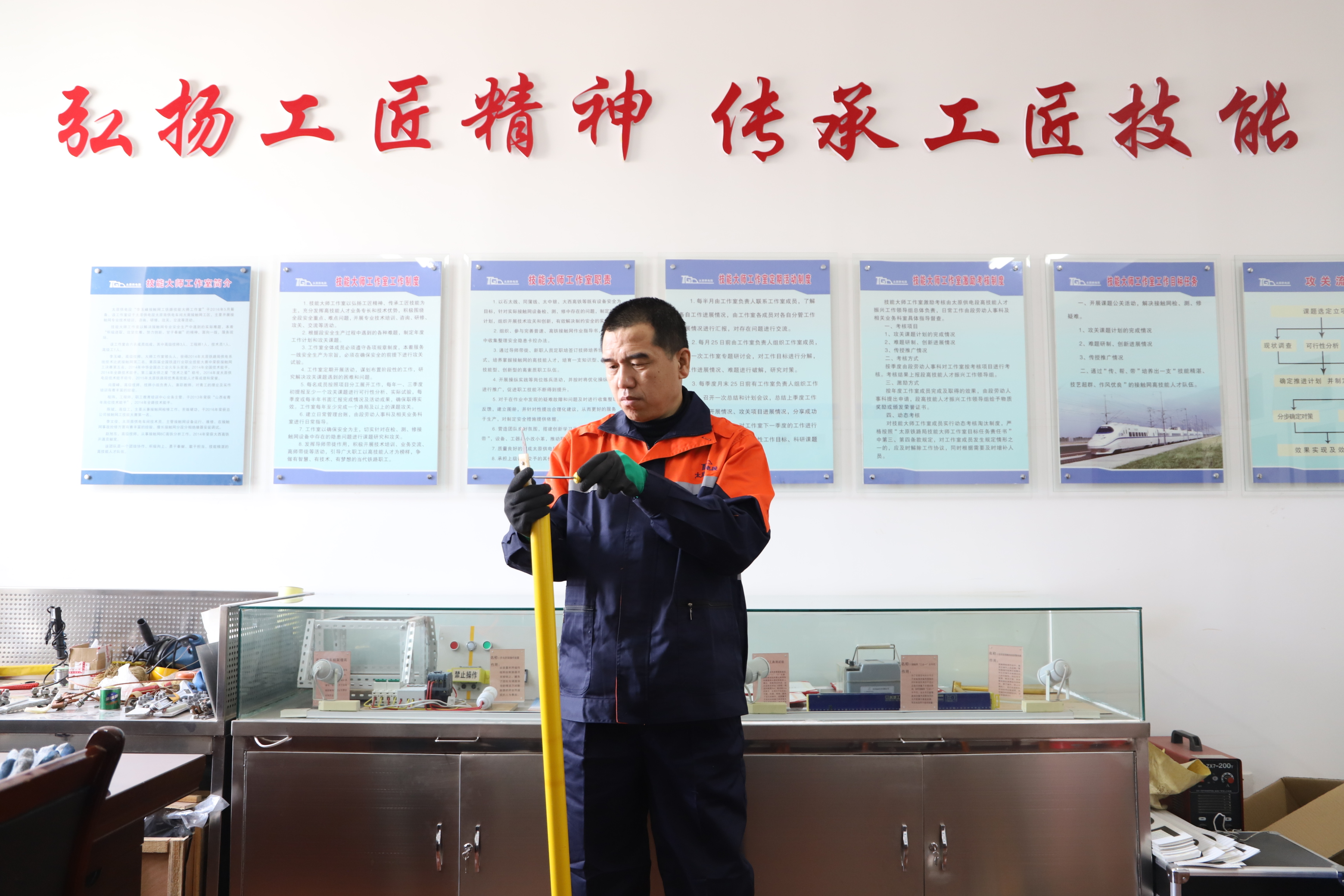 交广会客厅踏雪巡诊护航春运安全,交广会客厅中秋