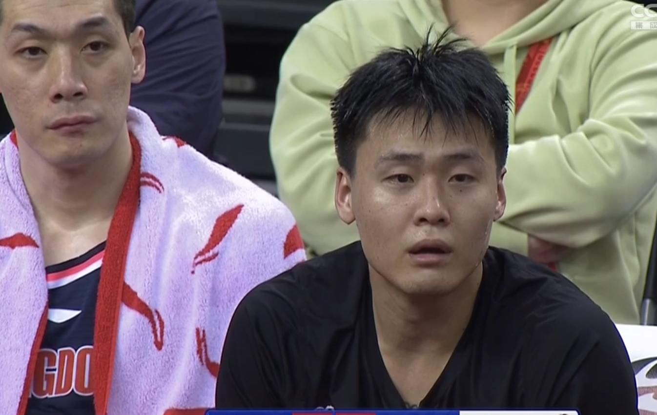 广东1.9秒杜锋战术压哨三分,广东宏远三后卫快攻时刻