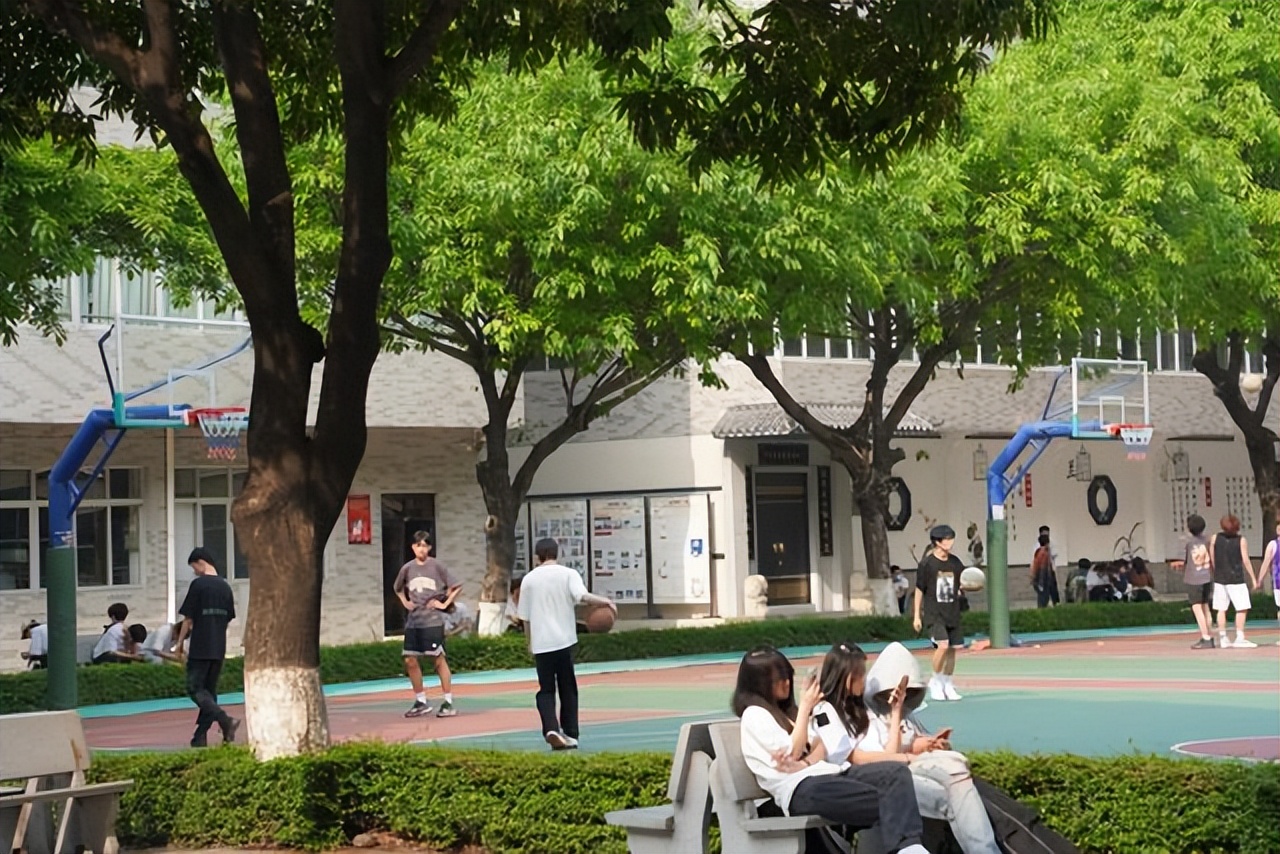 广州卫校就业前景,广州比较出名的全日制大专卫校