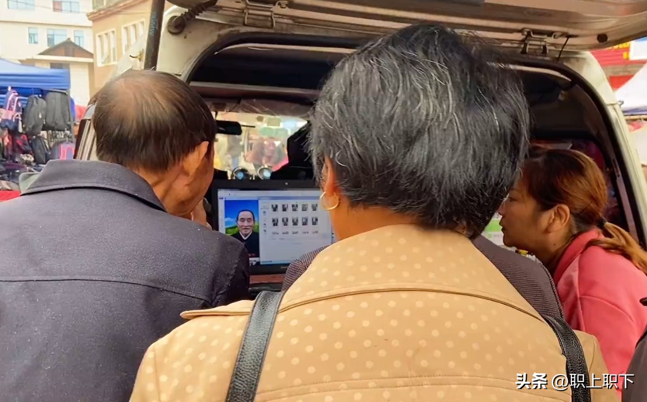 湖南邵阳夫妇在乡场镇给老人拍照月入过万,农村创业有五个风口