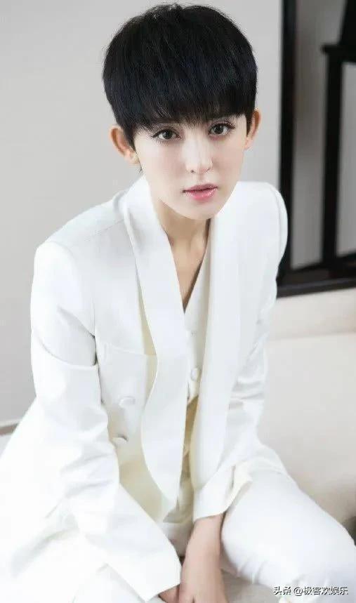 衣架子西装写真,男明星穿西装谁最好看