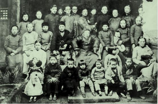 郭沫若原妻张琼华最后怎么样了,郭沫若发妻张琼华独守空房68年