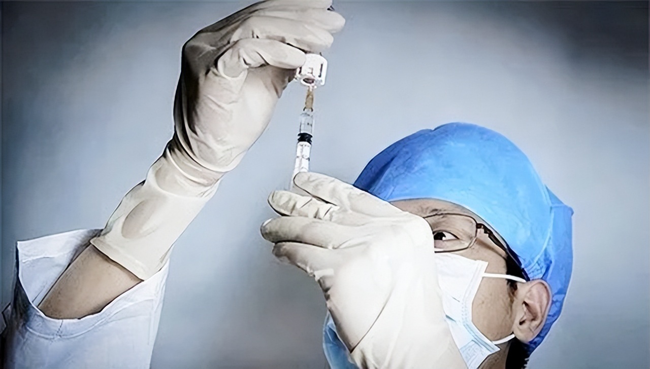 60岁，他大概是中国存活最久的艾滋病人，带着自己遗像活了十几年