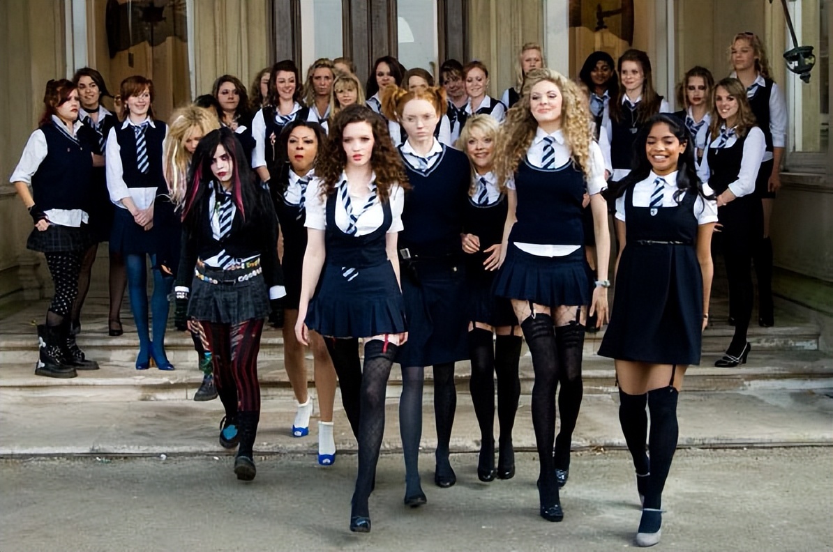 两次甩掉马斯克，绝美女星和英国最帅童星官宣！甜到像拍偶像剧