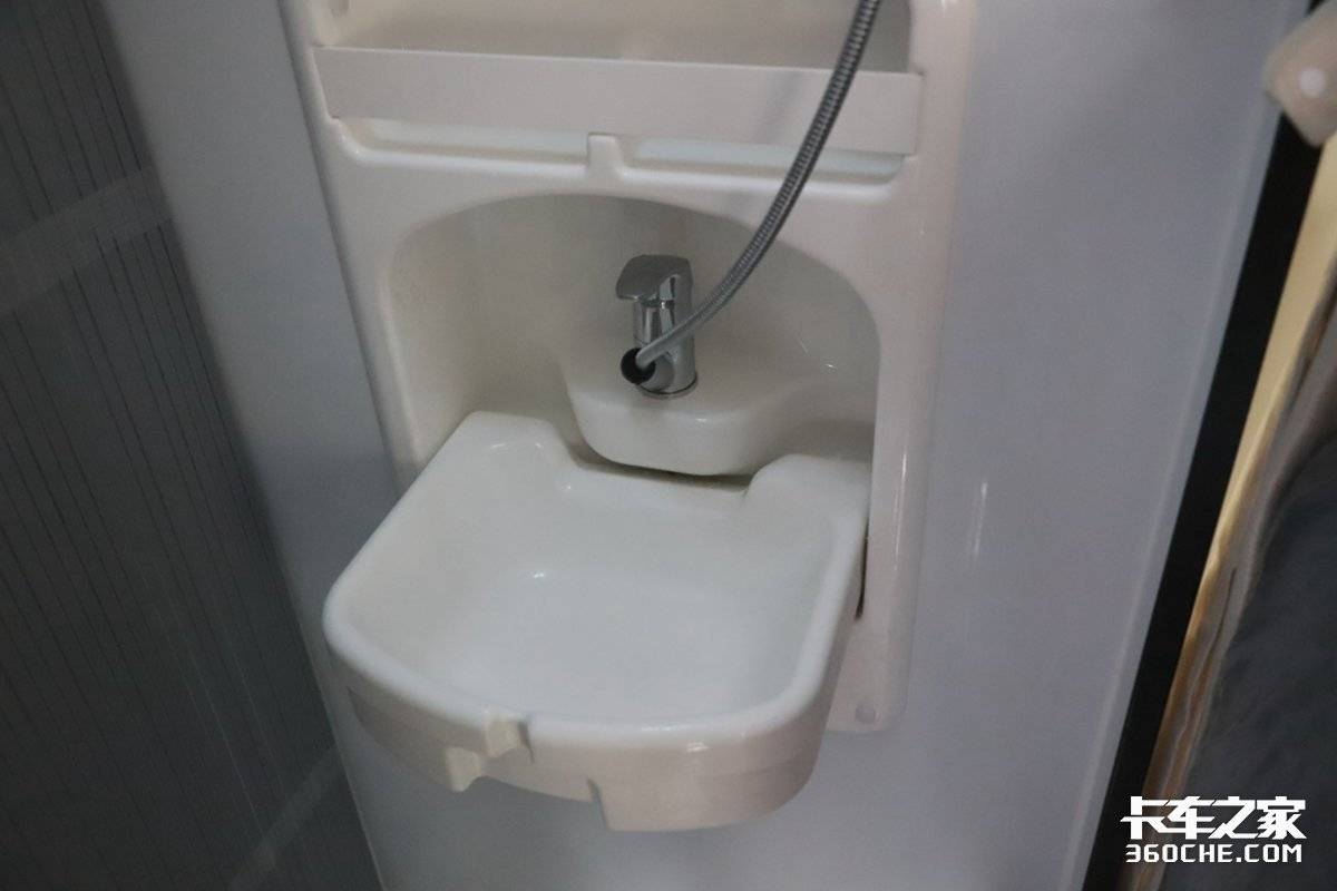 能洗澡做饭的床车,能洗澡带大床的房车