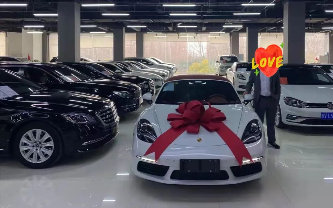 18款保时捷718敞篷2.5t二手多少钱,保时捷718新款敞篷车顶配落地价