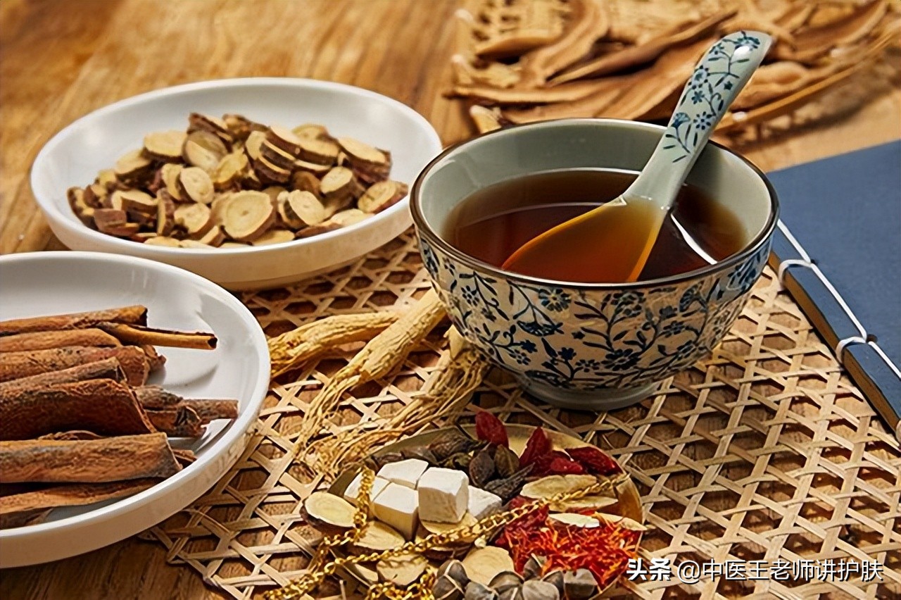 脾虚血瘀长斑怎么食疗,脾虚长痘吃中药多久能见效