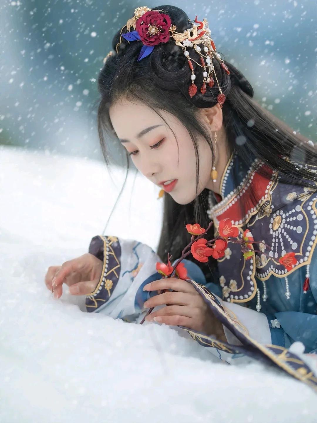 皑如山上雪皎若云间月朗读,皑如山上雪皎若云间月