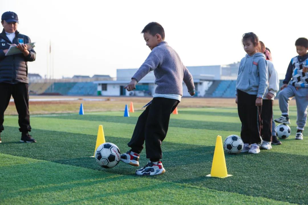 如皋市高明学校:秉承红色老区光荣传统,高明足球勇争一流