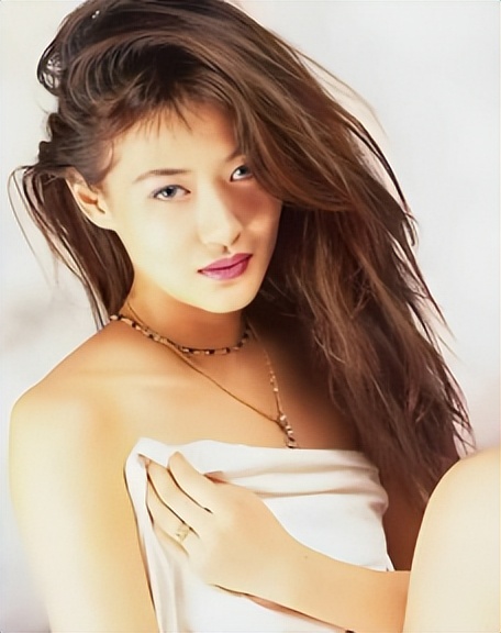 红颜薄命陈宝莲：被亲妈出卖遭干爹抛弃，留下满月孩子跳楼自尽