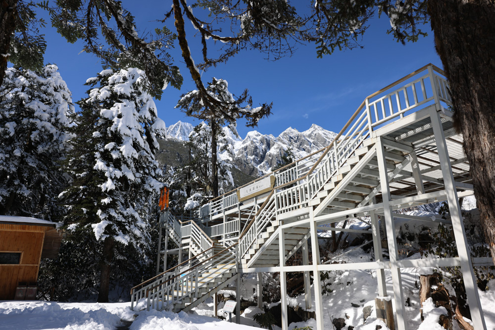 海螺沟里面的景区,海螺沟雪山山顶介绍