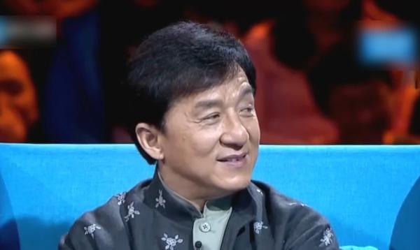 “明星针锋相对”：杨丽萍对金星当众拍桌，冯小刚让成龙下不来台