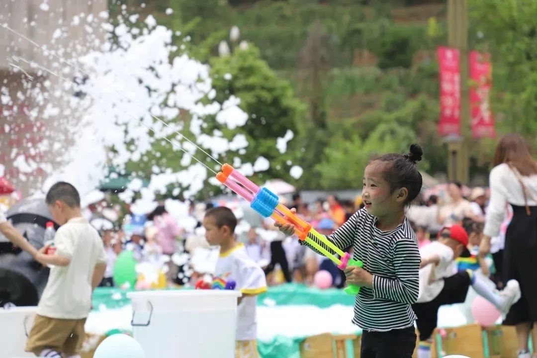 桐梓县学校六一儿童节,萌娃欢乐多幼儿舞蹈