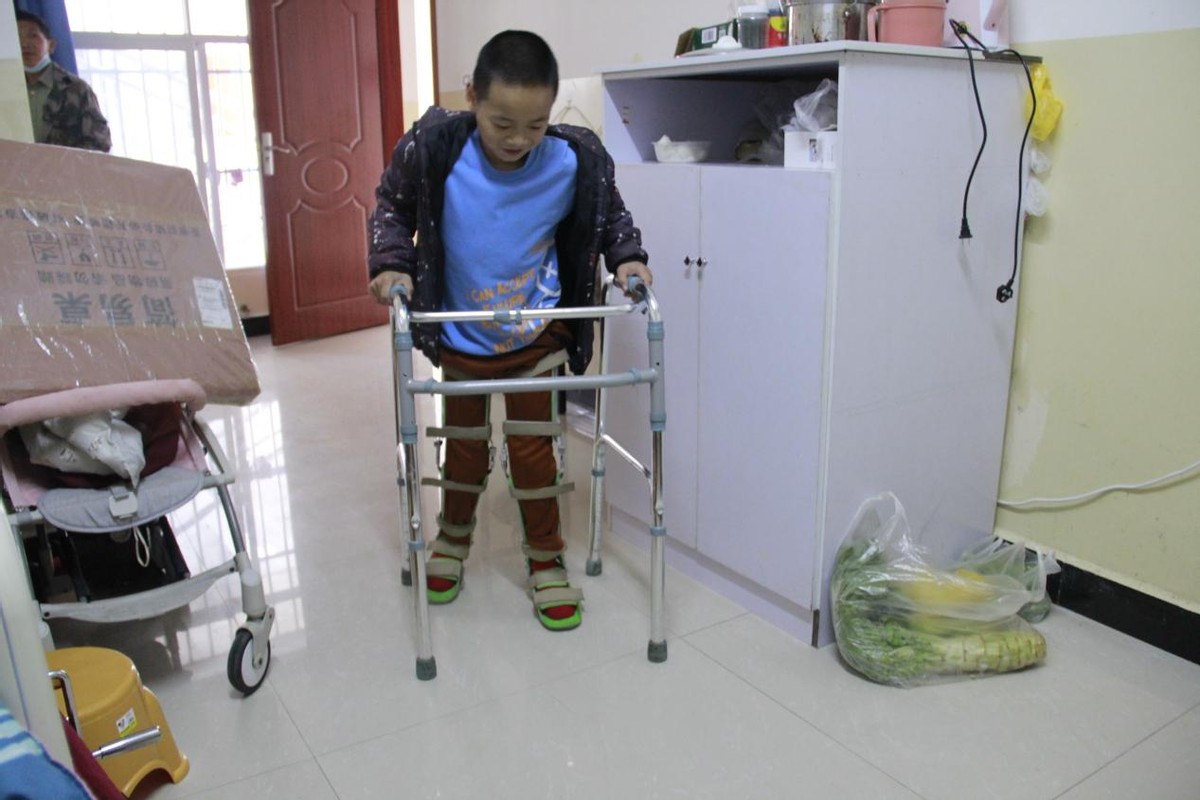 孕妇不小心压到肚子早产,孕妈因女儿起夜碰到肚子导致早产