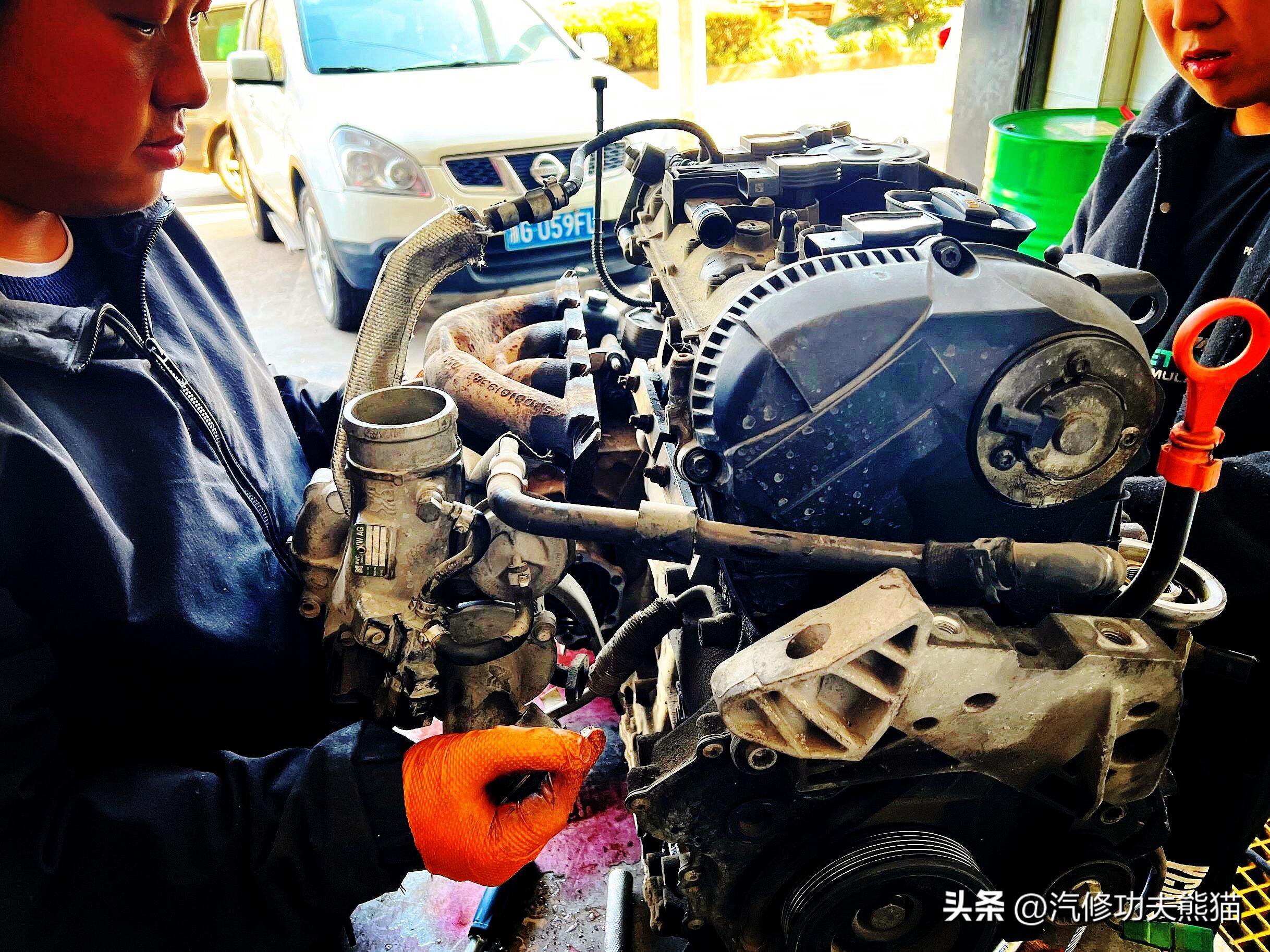 父亲老车翻新修复,父亲去世留下了的车去翻新