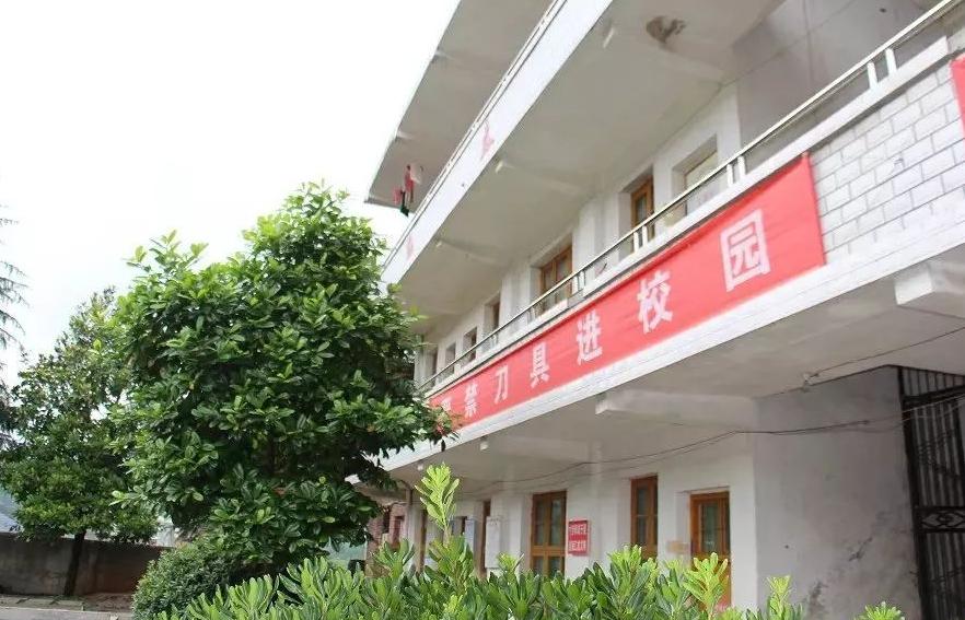 广西老师猥亵女学生后续,广西举报猥亵儿童案教师最新发言