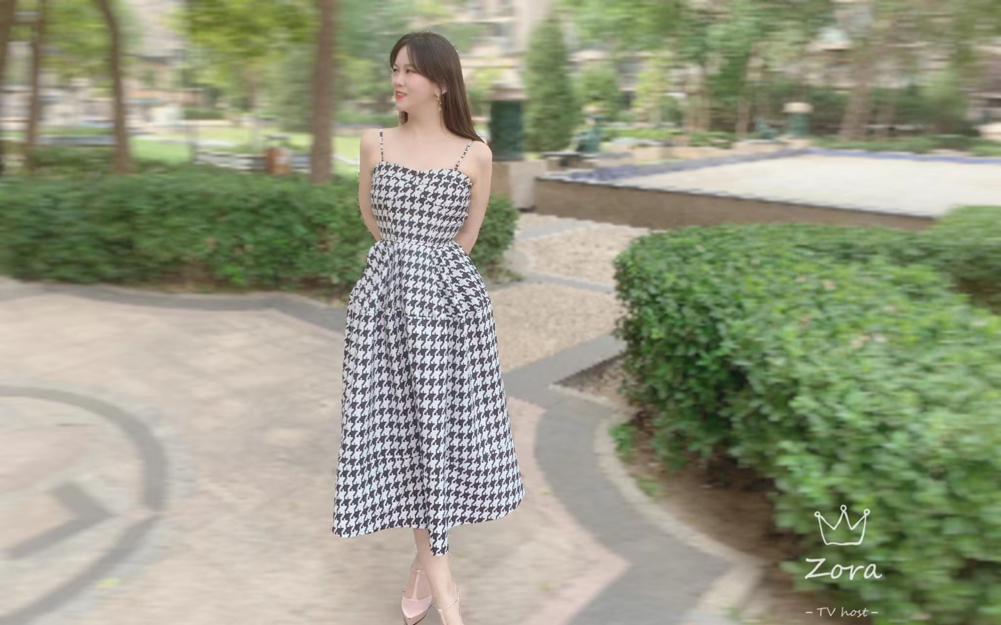 中国知名主持人刘美希,最美国际主持人刘美希探访进博会