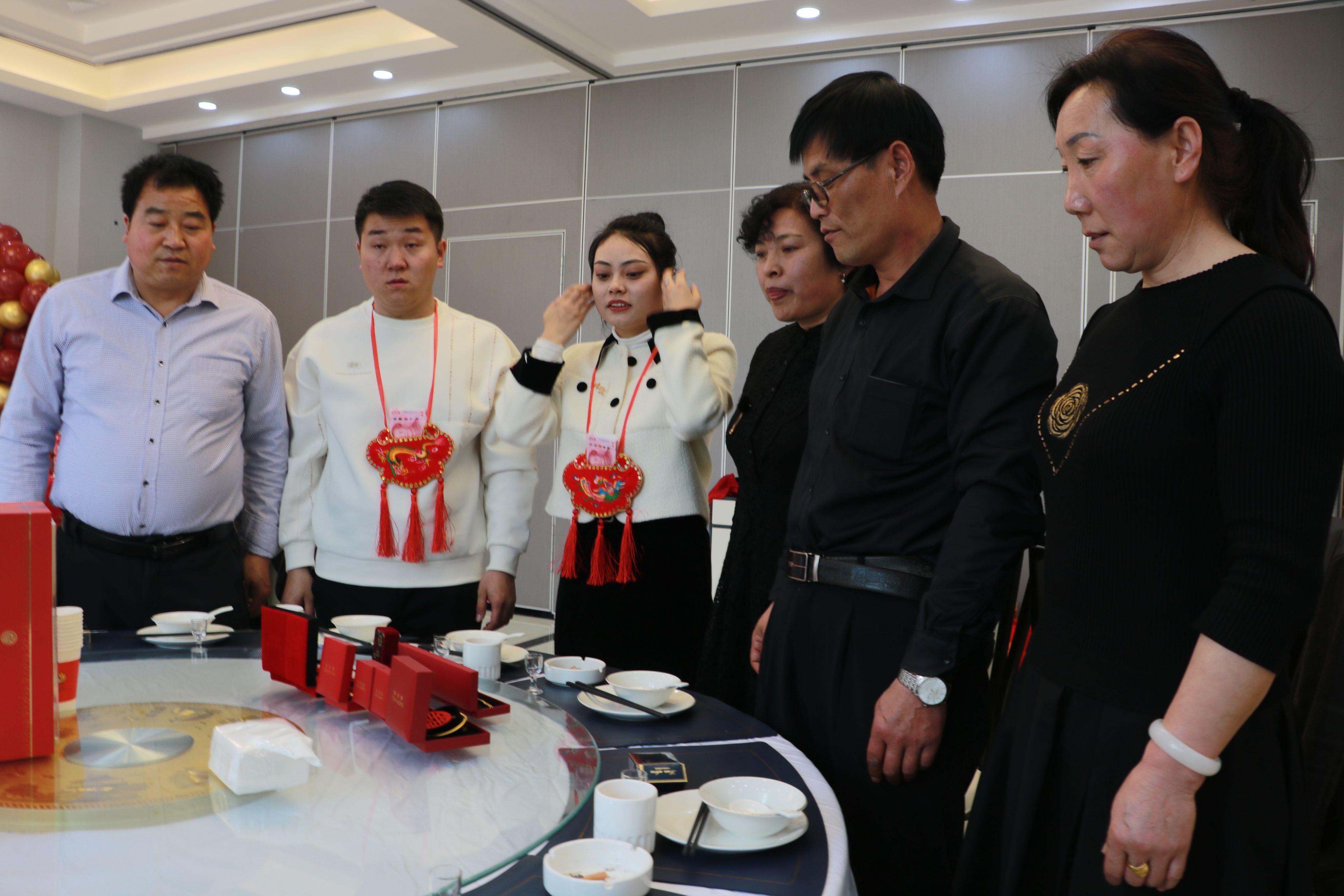 订婚有哪些风俗习惯,传统订婚习俗有哪些讲究