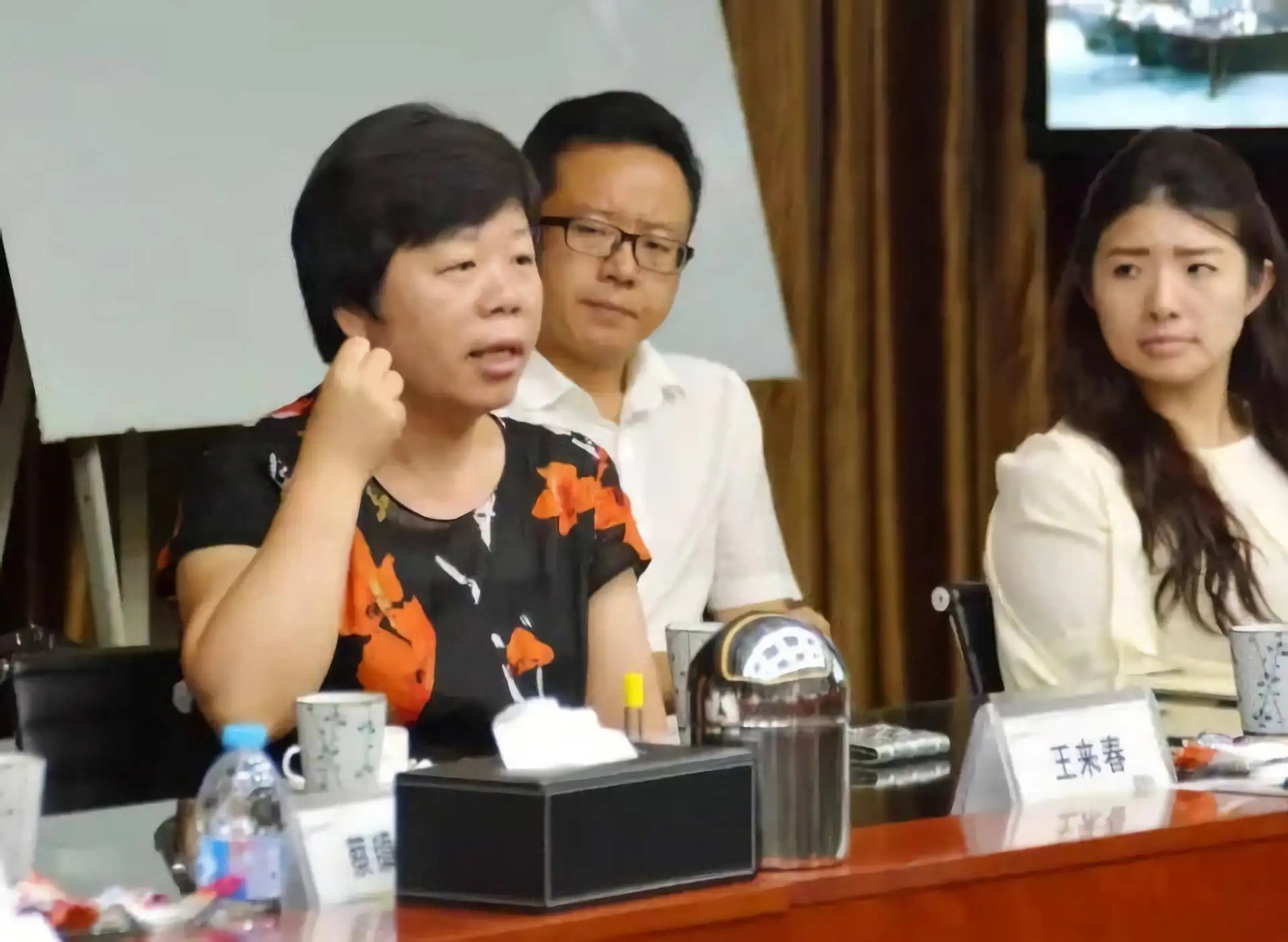 中国女富豪杨惠妍最新财富,中国首个女性首富杨惠妍