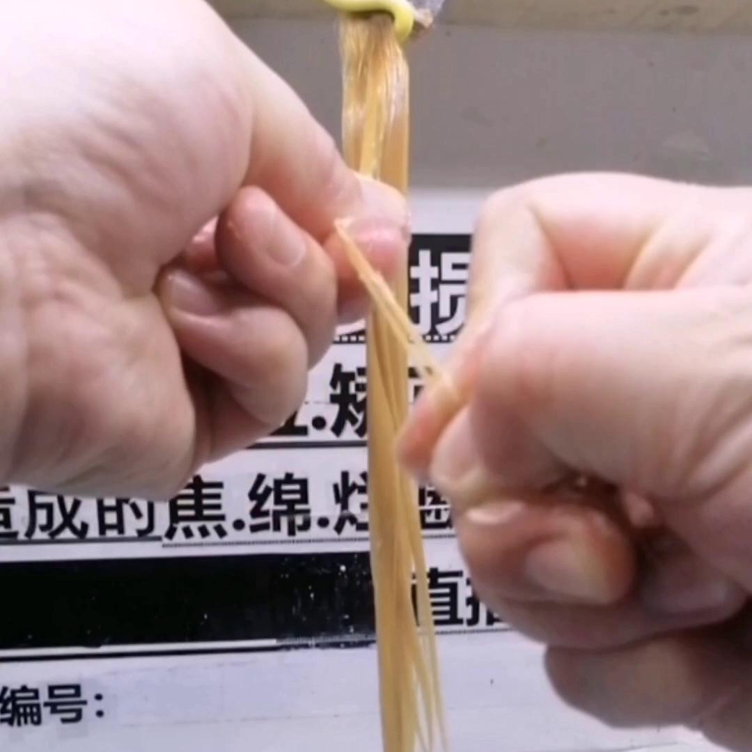 漂头发漂枯了怎么还原发质,漂发后头发很枯燥要怎么处理