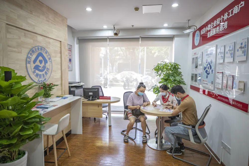 激发市场主体活力方面取得的成效,我国经济内生动力持续增强央视网