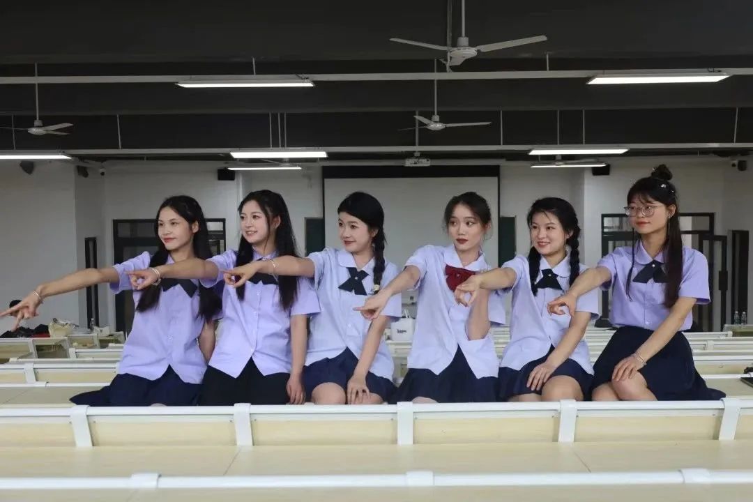 先来一波毕业照,第一张毕业照和最后一张毕业照