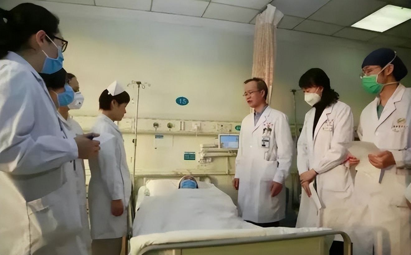 2015年，西安43岁母亲把子宫移植给女儿，4年后，诞下一健康男婴