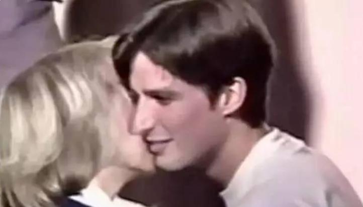 法国夫人买一次性口罩,法国马克龙与妻子