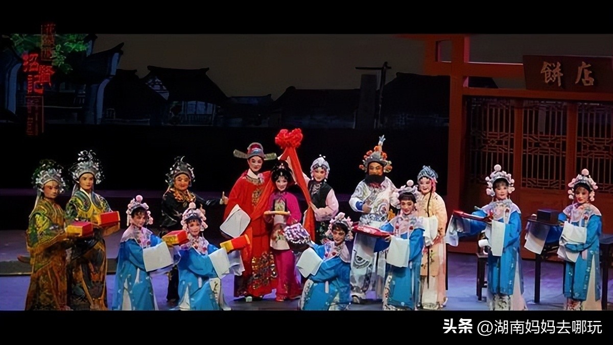 这个“95”后湘妹子，带着3000000+戏迷“游”长沙