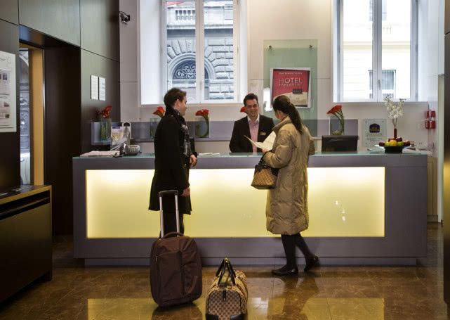 男女住酒店违法吗,男女自愿同住酒店合法吗