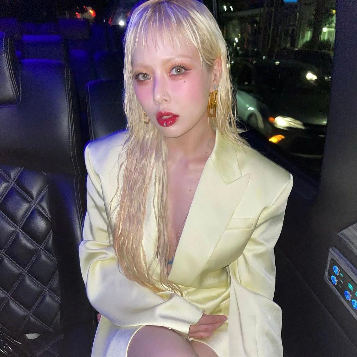 盘点韩国女明星最敢穿的衣服,韩国女星近期着装精选