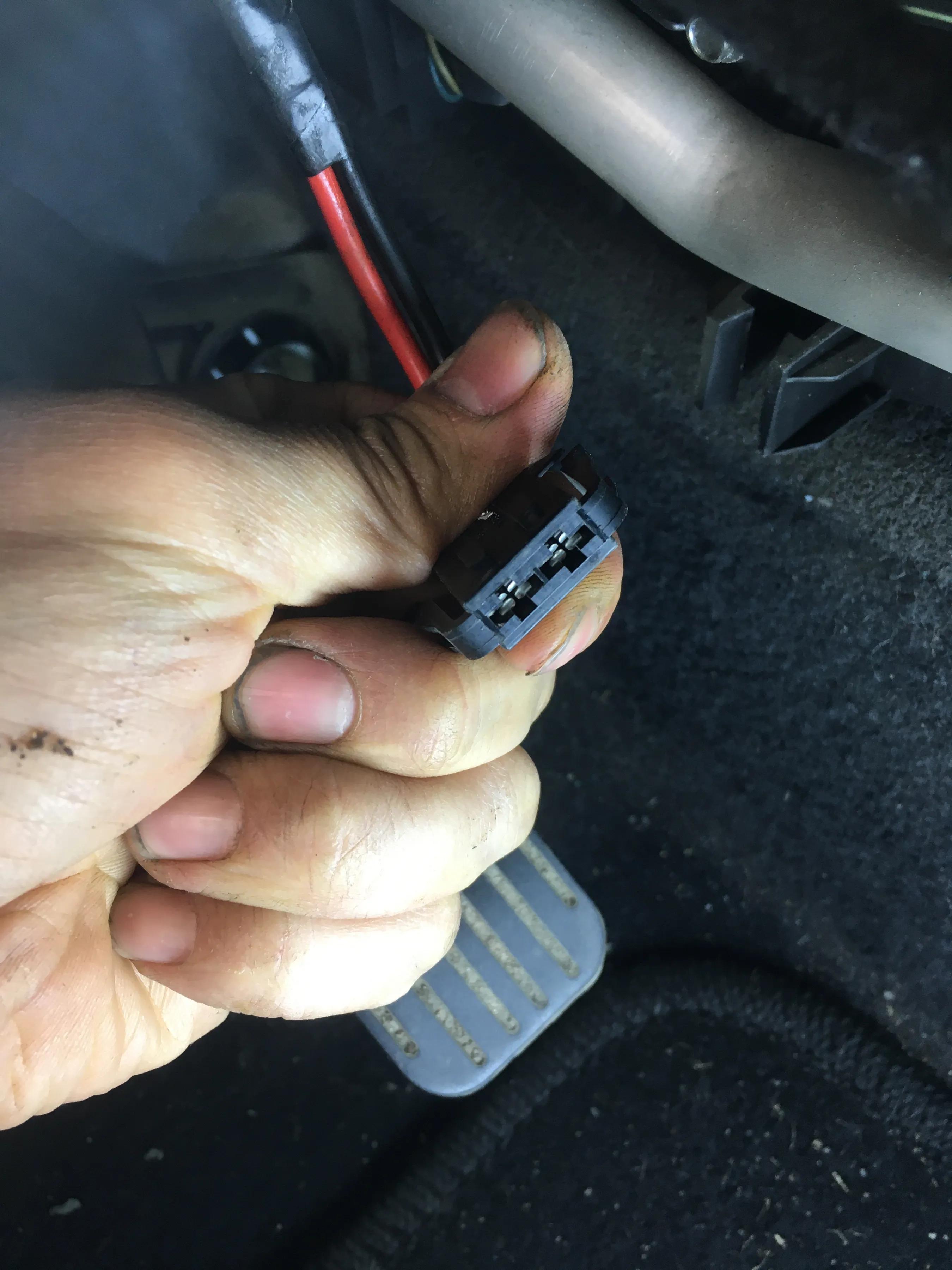 2013年标致408空调泵不工作,标致408鼓风机转但不出风