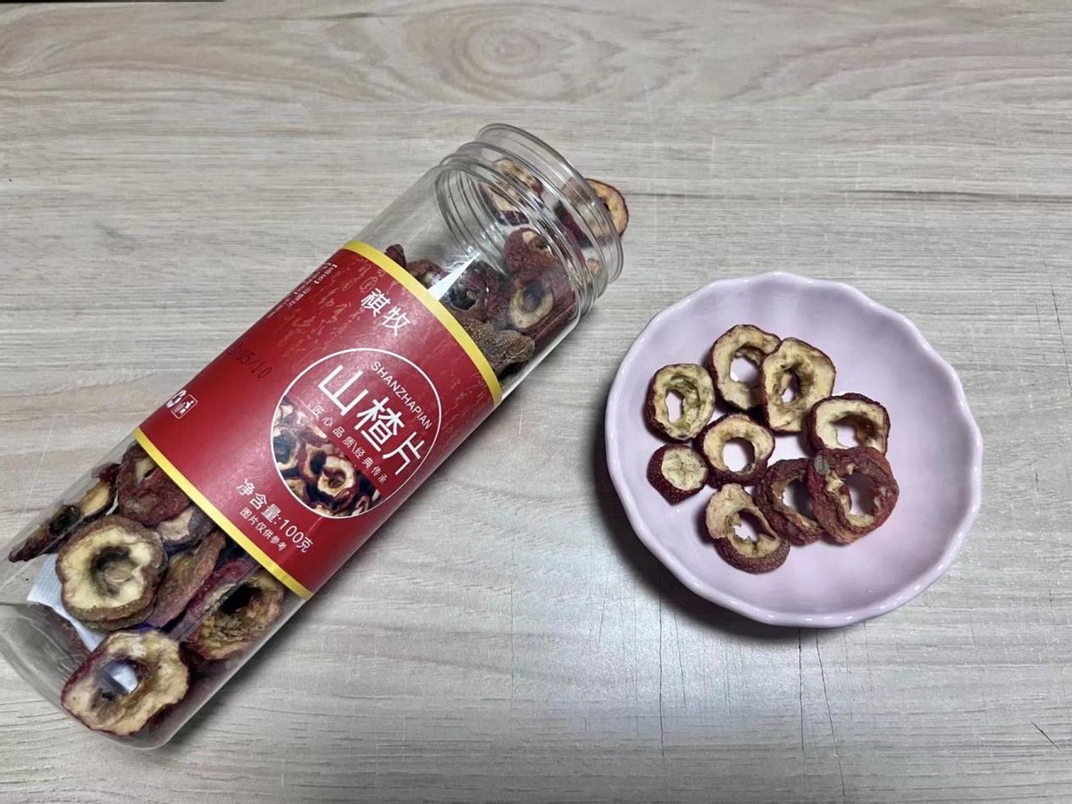 天气闷热你要记得多喝水防中暑,天气热了三步解暑方法