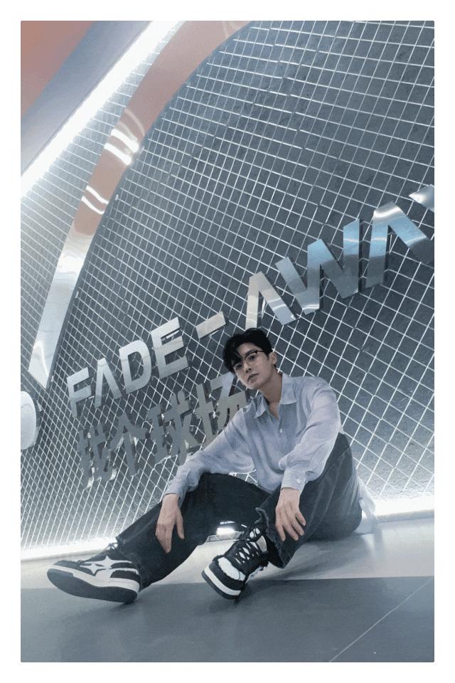 侯明昊最近在横店拍戏吗,侯明昊横店最新路途