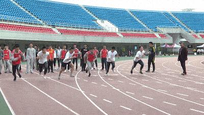 初中女生800米跑步最快训练方法,体育老师跑800米