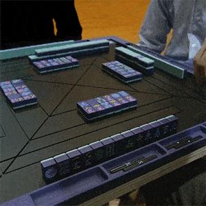 男子为庆祝好基友退伍穿女装迎接,男子庆祝哥们退役