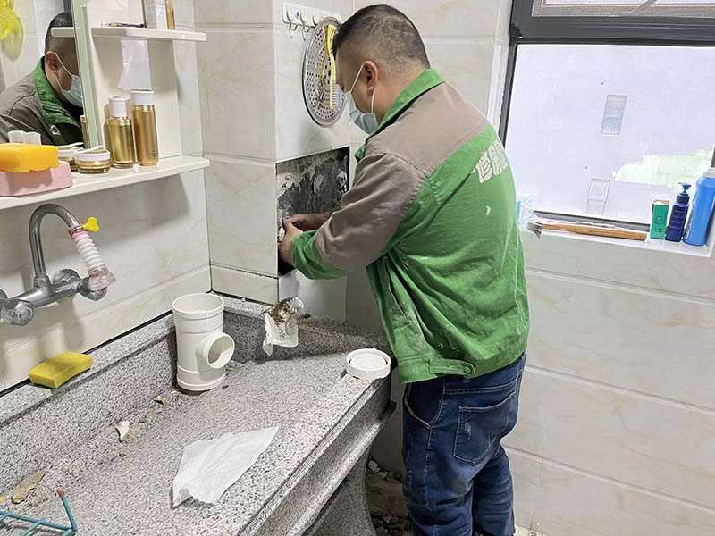 湛江霞山区卫生间墙面渗水维修,卫生间墙面瓷砖缝隙渗水怎么办