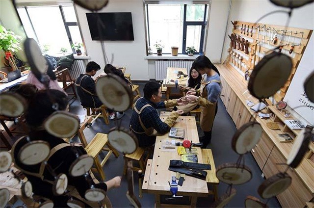 不顾家人反对辞去教师工作创业,几年前不顾家人反对坚持学美术