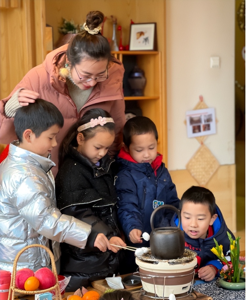 幼儿园寻找春天美术活动,寻找大自然春天幼儿园绘画简单