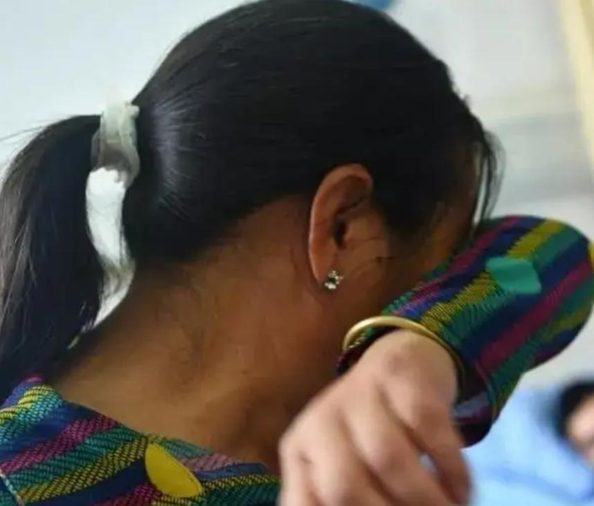 双性人苦恼无尽，下决心做女儿身结婚生子，从此走向完美人生